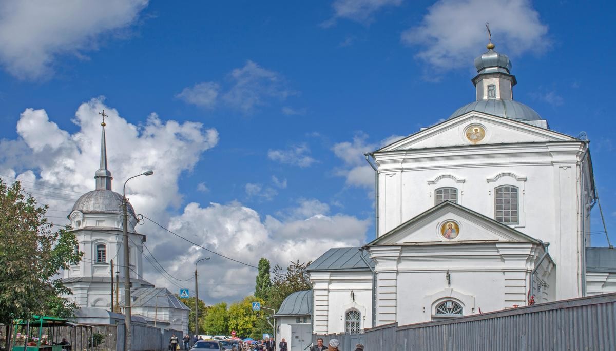 Воскресенська церква та дзвіниця