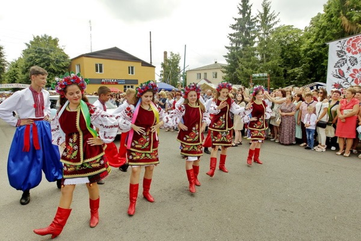 Яскраво та весело, позитивно й креативно – так ярмаркували в Коропі